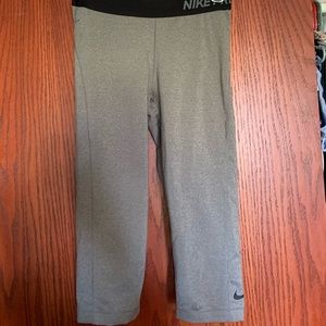 Medium Nike Pro crop leggings!
